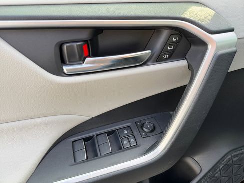 Used 2023 Toyota RAV4 XLE Premium image 23