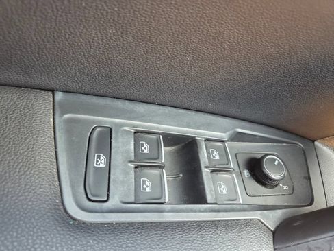 Used 2019 Volkswagen Tiguan SE w/ Panoramic Sunroof Package FWD image 19