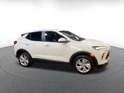 Used 2025 Buick Encore GX Preferred image 2