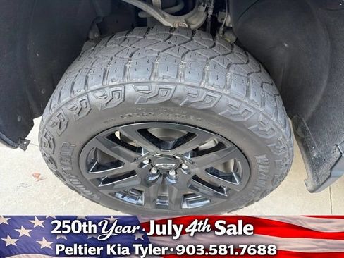 Used 2024 Chevrolet Silverado 1500 Custom Trail Boss w/ LPO, Dark Essentials Package AWD/4WD image 4