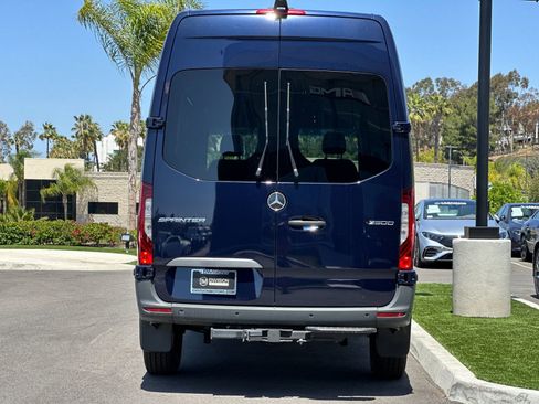 Used 2024 Mercedes-Benz Sprinter 2500 image 4