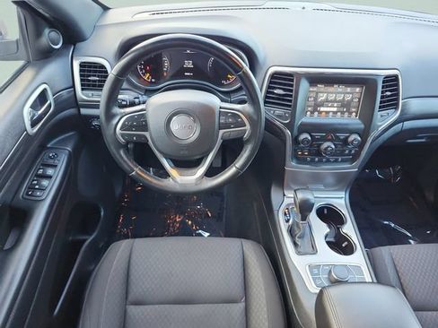 Used 2021 Jeep Grand Cherokee Laredo AWD/4WD image 19