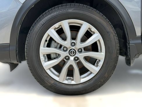 Used 2021 Nissan Rogue Sport SV w/ Technology Package FWD image 12