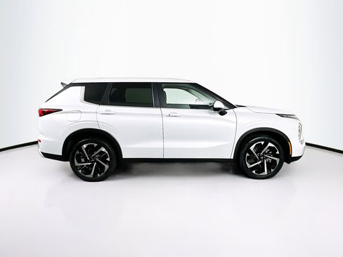 Used 2024 Mitsubishi Outlander SE image 10