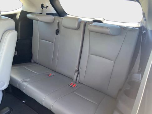 Used 2023 Toyota Highlander XLE FWD image 17