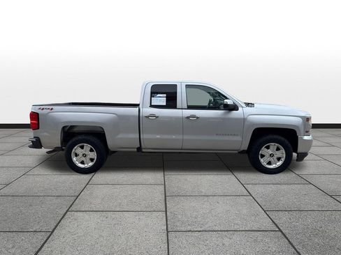 Used 2017 Chevrolet Silverado 1500 Custom w/ Custom Convenience Package AWD/4WD image 6