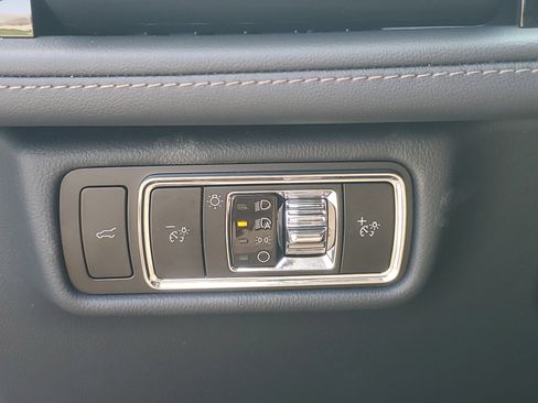 New 2026 Lincoln Aviator AWD image 13