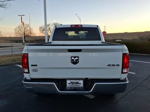Used 2022 RAM 1500 Classic SLT AWD/4WD image 6