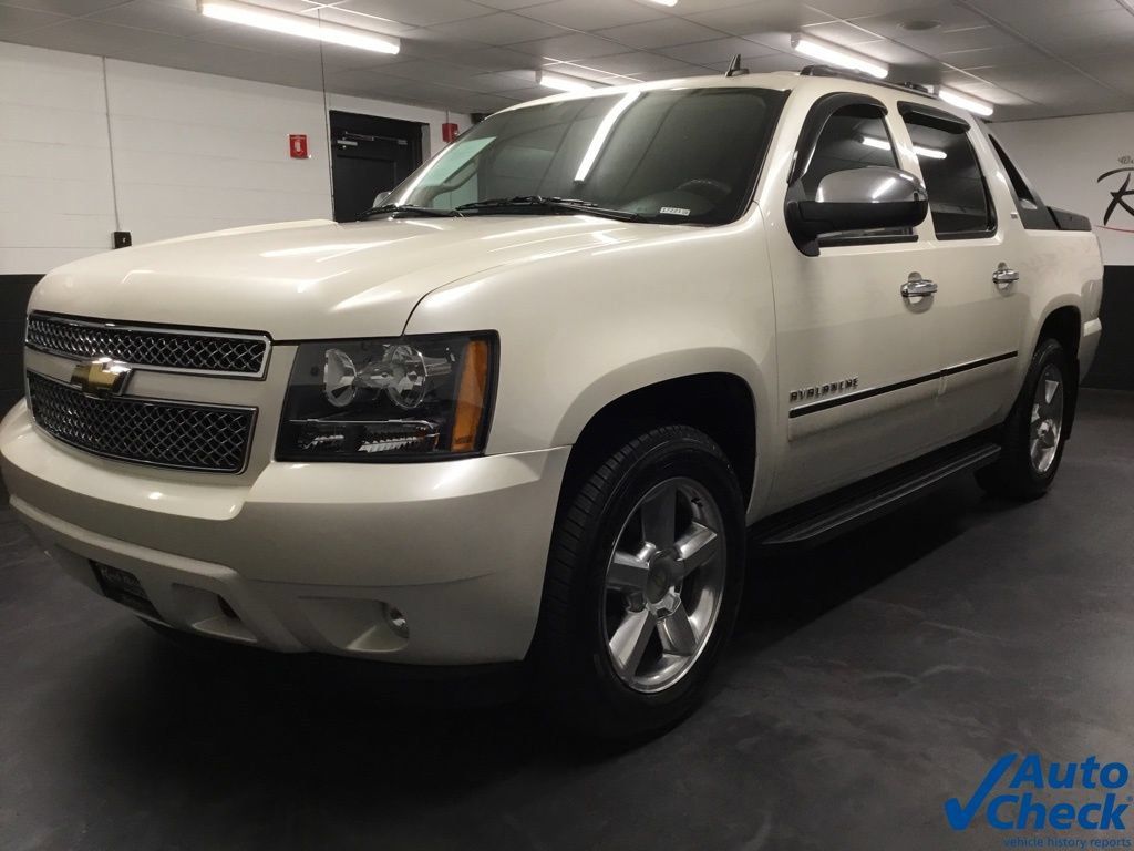 Used 2011 Chevrolet Avalanche LTZ AWD/4WD image 5