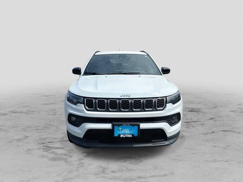 Used 2024 Jeep Compass Latitude AWD/4WD image 3