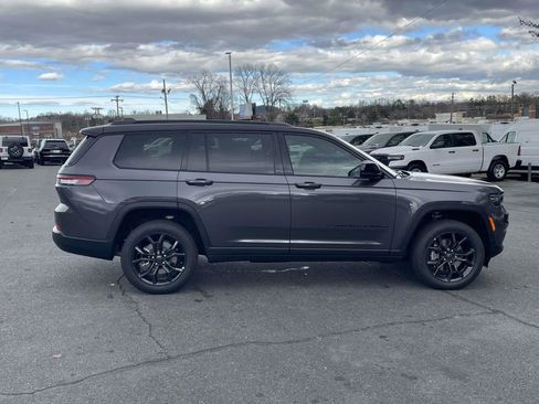 New 2025 Jeep Grand Cherokee L Limited w/ Trailer Tow Package AWD/4WD image 9