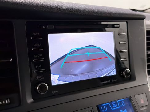 Used 2020 Toyota Sienna LE w/ Carpet Mat Package FWD image 25