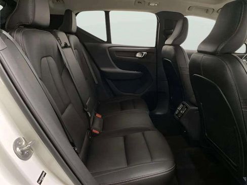 Used 2025 Volvo XC40 B5 Plus image 67