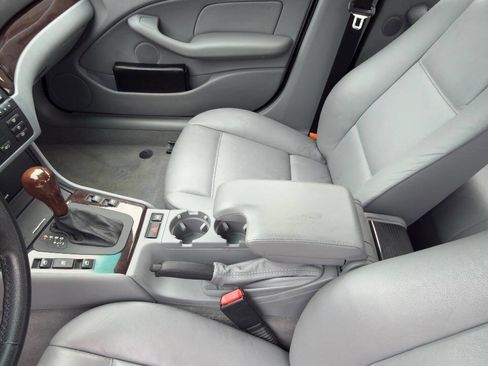 Used 2001 BMW 330i Sedan image 24