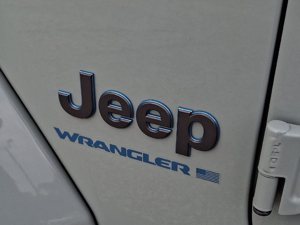 Used 2024 Jeep Wrangler Unlimited w/ Convenience Group AWD/4WD image 32