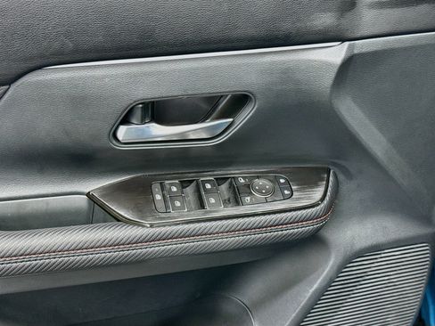 Used 2025 Nissan Kicks SR FWD image 15