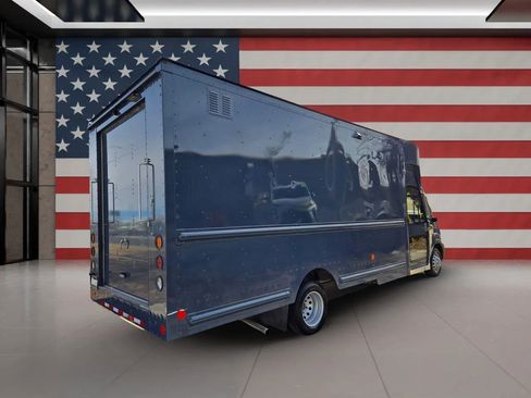 Used 2022 Ford Transit 350 DRW image 8