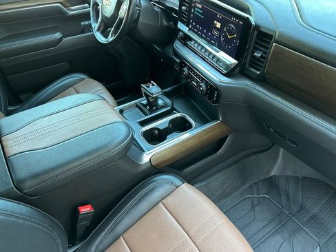 Used 2024 Chevrolet Silverado 1500 High Country w/ Technology Package AWD/4WD image 15