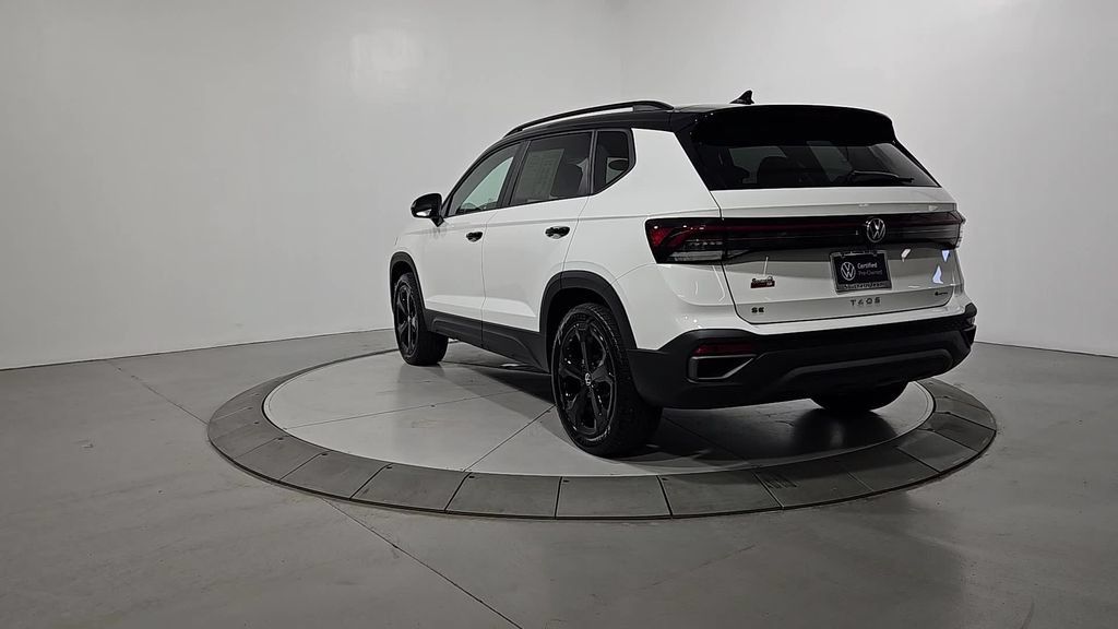 Certified 2026 Volkswagen Taos SE AWD/4WD image 3