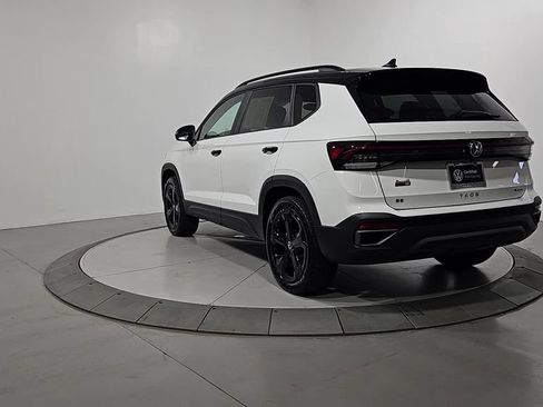 Certified 2026 Volkswagen Taos SE AWD/4WD image 3