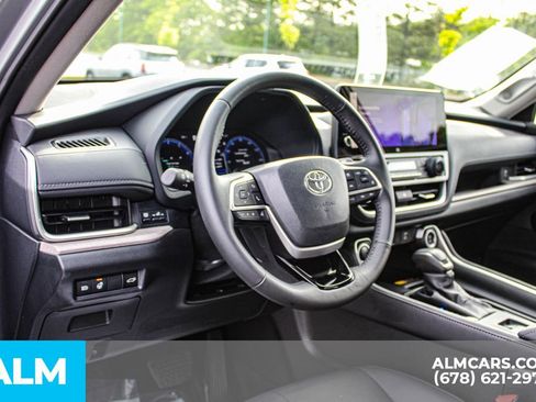 Used 2024 Toyota Grand Highlander AWD image 24