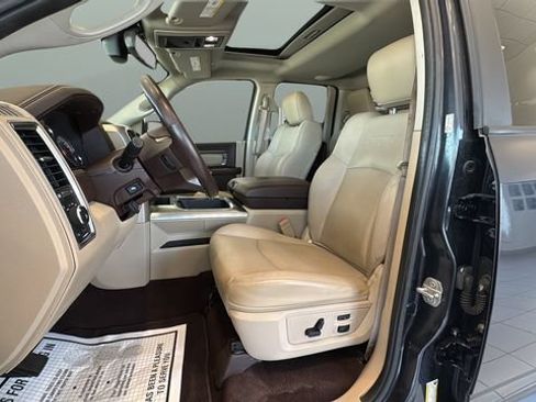 Used 2017 RAM 1500 Laramie w/ Convenience Group AWD/4WD image 8