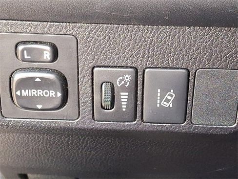 Used 2017 Toyota RAV4 LE image 18