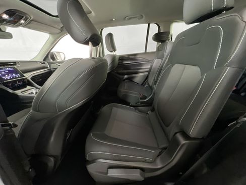 Used 2023 Jeep Grand Cherokee L Laredo w/ Luxury Tech Group I AWD/4WD image 24