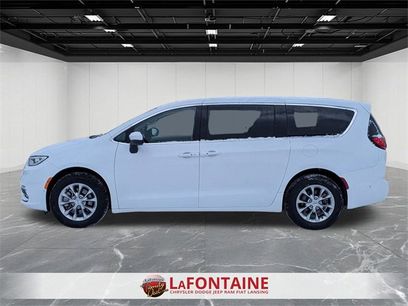 Used 2023 Chrysler Pacifica Touring-L