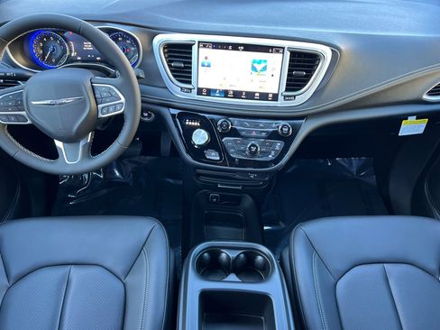 New 2026 Chrysler Pacifica Select image 11