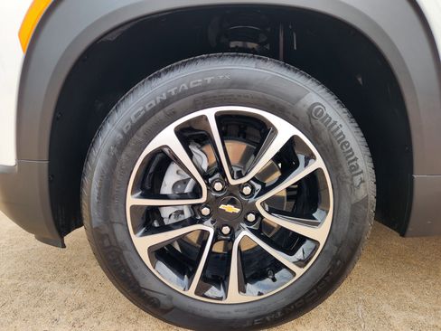 Certified 2025 Chevrolet TrailBlazer LT FWD image 11