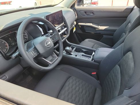 New 2026 Nissan Pathfinder SV image 3