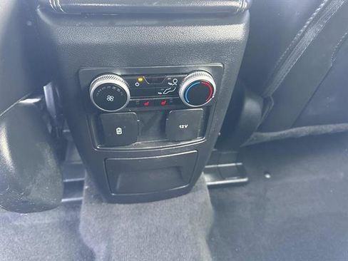 Used 2022 Ford Explorer XLT w/ Equipment Group 202A image 9