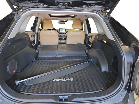 Used 2019 Toyota RAV4 Limited w/ Advanced Technology Package AWD/4WD image 30