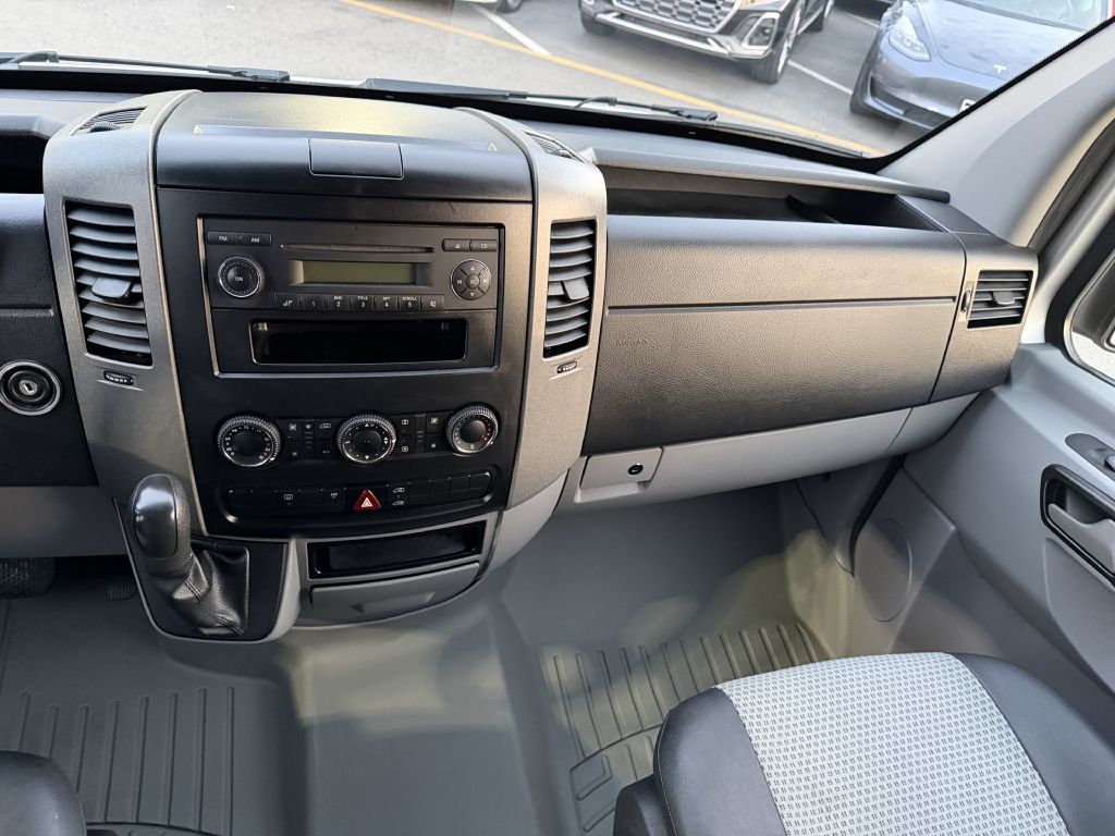 Used 2009 Freightliner Sprinter 2500 RWD image 15
