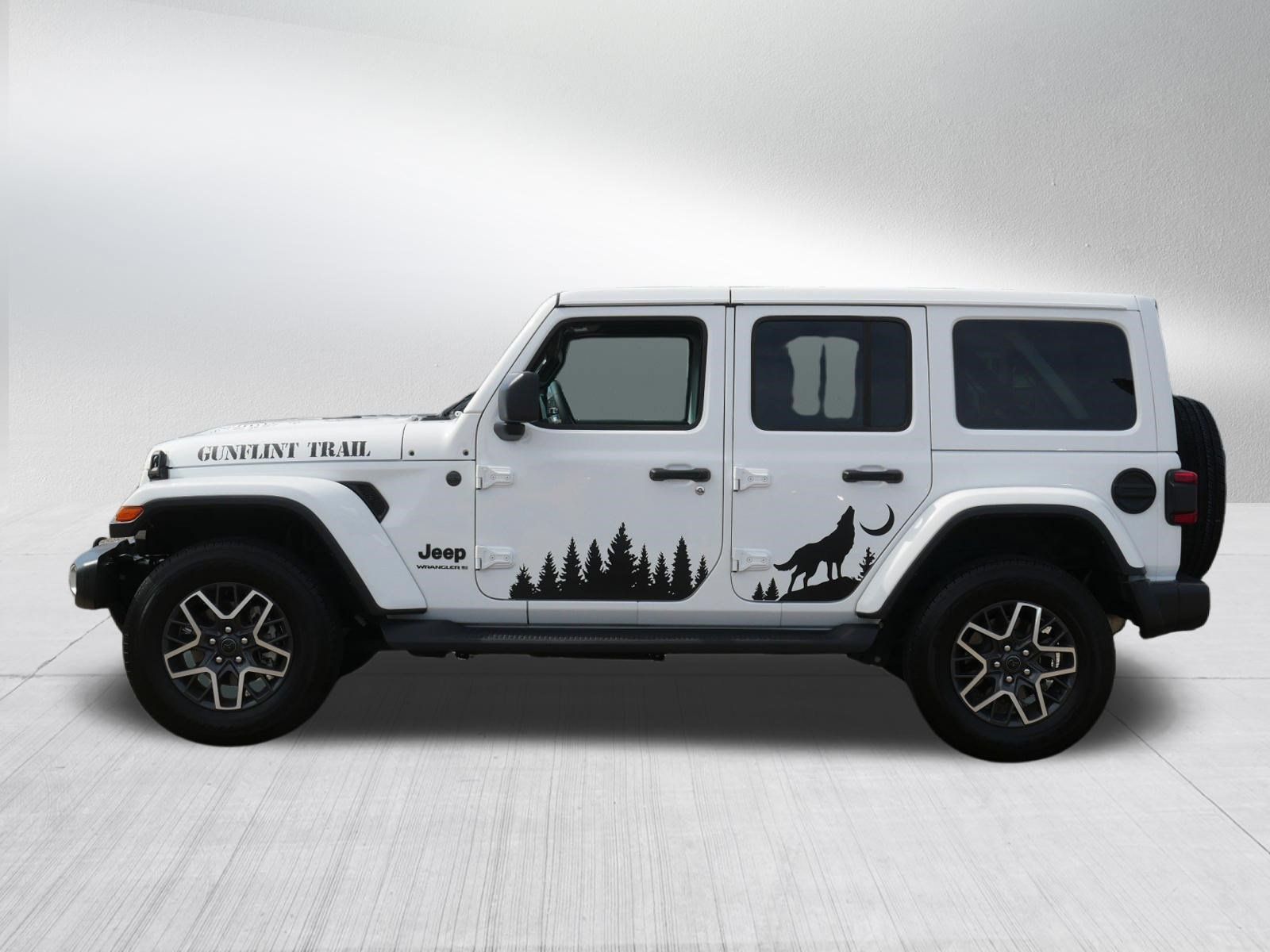Used 2025 Jeep Wrangler Unlimited Sahara w/ Safety Group AWD/4WD image 4