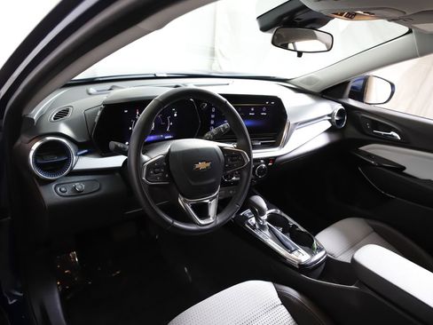 Used 2024 Chevrolet Trax LT w/ Driver Confidence Package image 11