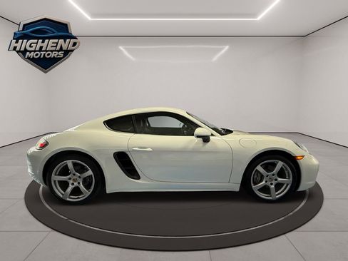 Used 2018 Porsche 718 Cayman w/ Sport Chrono Package image 11