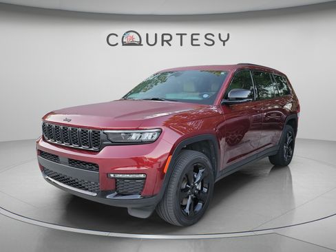 Used 2025 Jeep Grand Cherokee L Limited w/ Black Appearance Package AWD/4WD image 1
