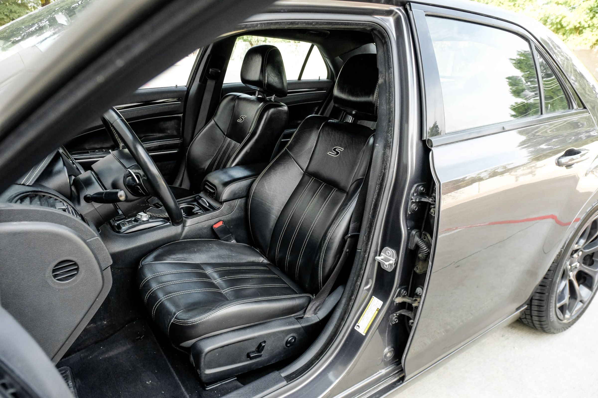 Used 2019 Chrysler 300 S RWD image 40