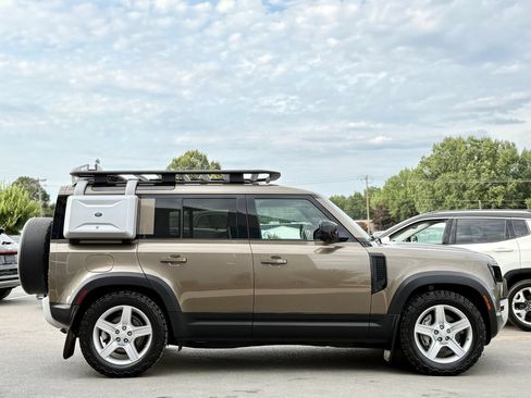 Used 2020 Land Rover Defender 110 SE AWD/4WD image 8