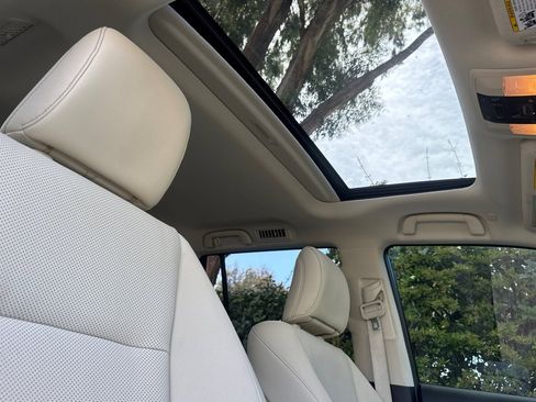 Used 2023 Lexus GX 460 Premium AWD/4WD image 16