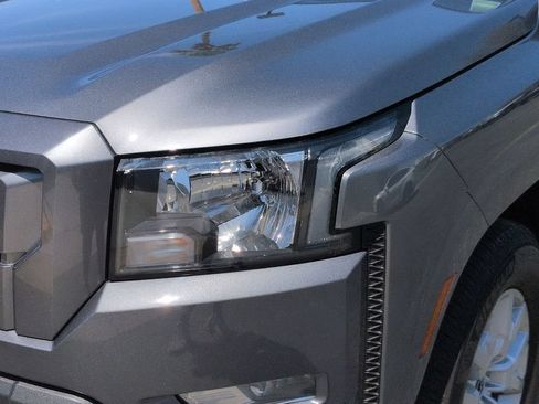 Used 2024 Nissan Frontier SV RWD image 8