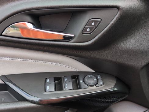 Used 2024 Chevrolet Trax LT FWD image 16