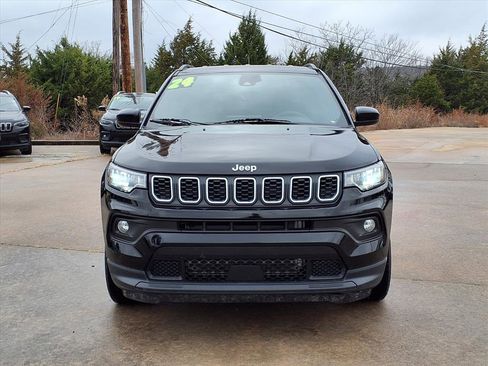 Used 2024 Jeep Compass Latitude image 19