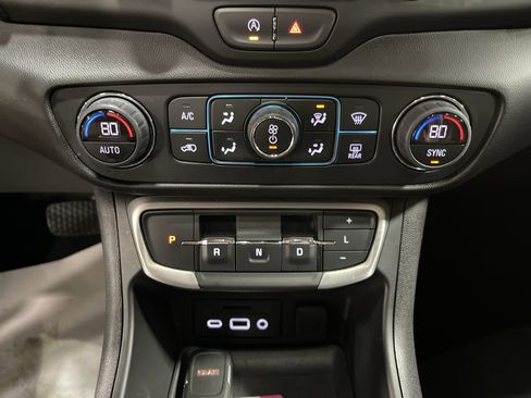 Used 2024 GMC Terrain SLT image 24