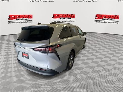 New 2025 Toyota Sienna XLE image 9