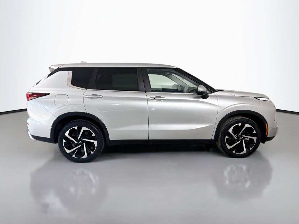 Used 2024 Mitsubishi Outlander SE FWD image 11