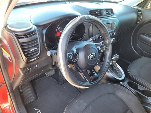 Used 2016 Kia Soul + image 15