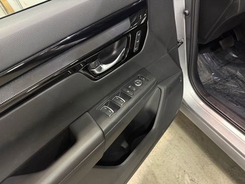Used 2025 Honda CR-V EX-L image 11